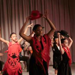 4 girls and one boy using sombrero cordobes at 2015 Recital. Photo: Eric Bandiero.